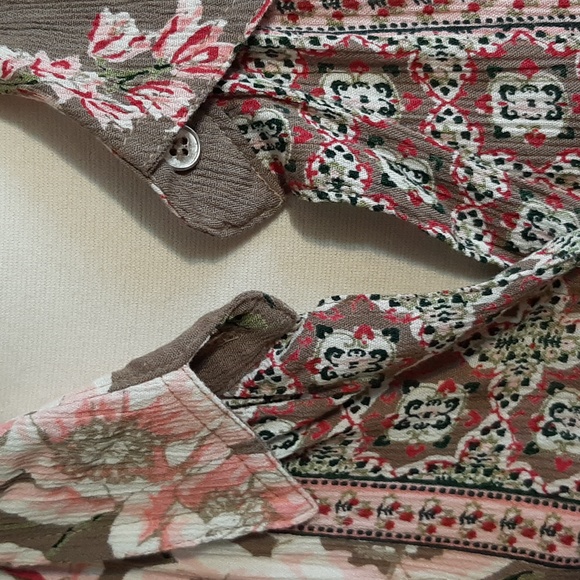 Lola P.  Size med Blouse button up draw string tie in back  cute - Picture 3 of 13